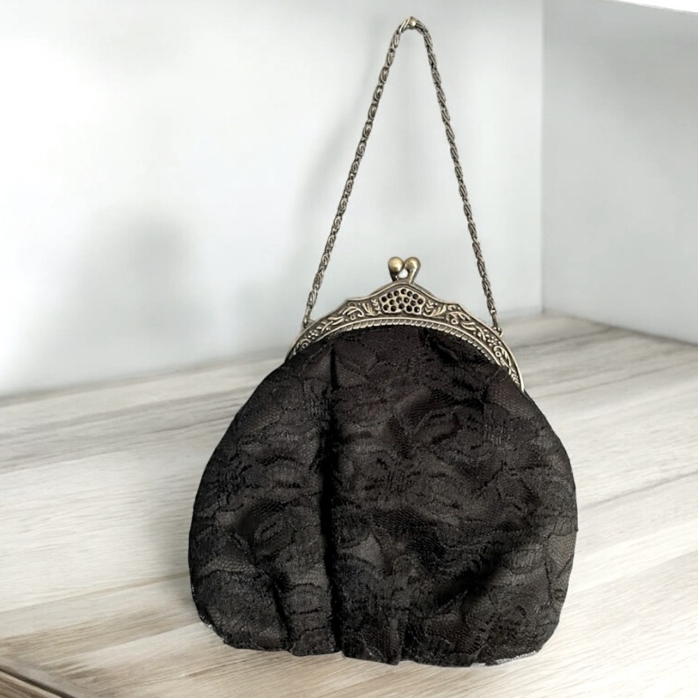 Vintage Black Lace Evening Purse with Silver Kiss Lock Frame & Chain Handle
